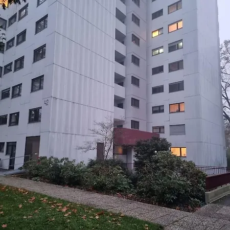 Private With Large Bed -netflix And Projector *