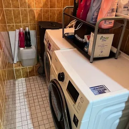 Private With Large Bed -netflix And Projector Rum i privatbostad *