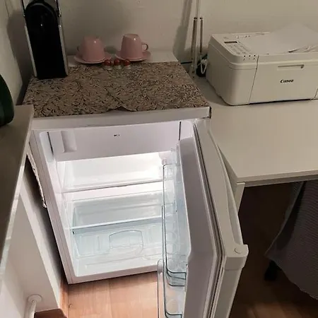 Private With Large Bed -netflix And Projector Frankfurt am Main