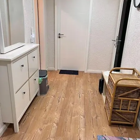 Private With Large Bed -netflix And Projector *