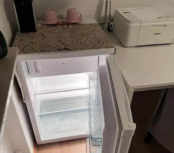 Private With Large Bed -netflix And Projector Frankfurt am Main