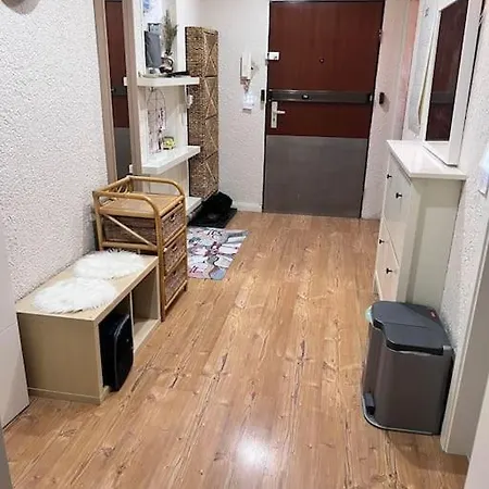 Quarto em Acomodações Particulares Private With Large Bed -netflix And Projector *